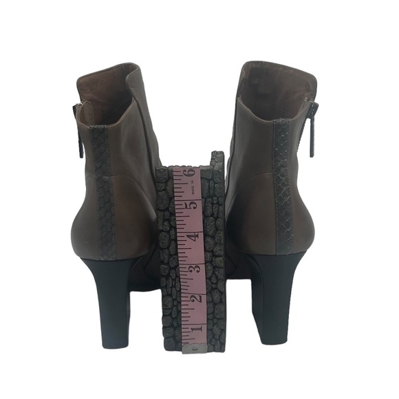 Donald J Pliner Taupe Leather Volt Snakeskin Ankle Booties Size 8 Women's - Picture 9 of 11